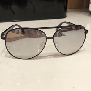 Quay macaw sunglasses